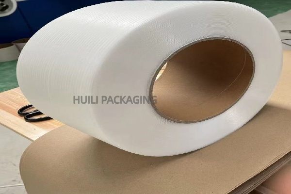 Latest company case about High-speed, ultra-thin, transparent PP strapping is compatible with automatic strapping equipment in various industries, leading the new field of industrial packaging with its robust performance.